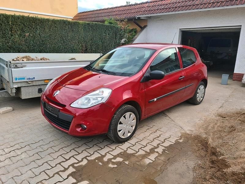 Rot Gebraucht 2009 Renault Clio III Kleinwagen | 2.900 € (Fairer Preis) - Bild 1/4