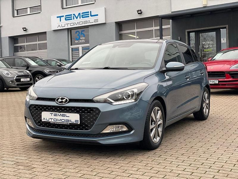Blau Gebraucht 2015 Hyundai i20 Intro Edition Limousine | 9.999 € (Fairer Preis) - Bild 1/4