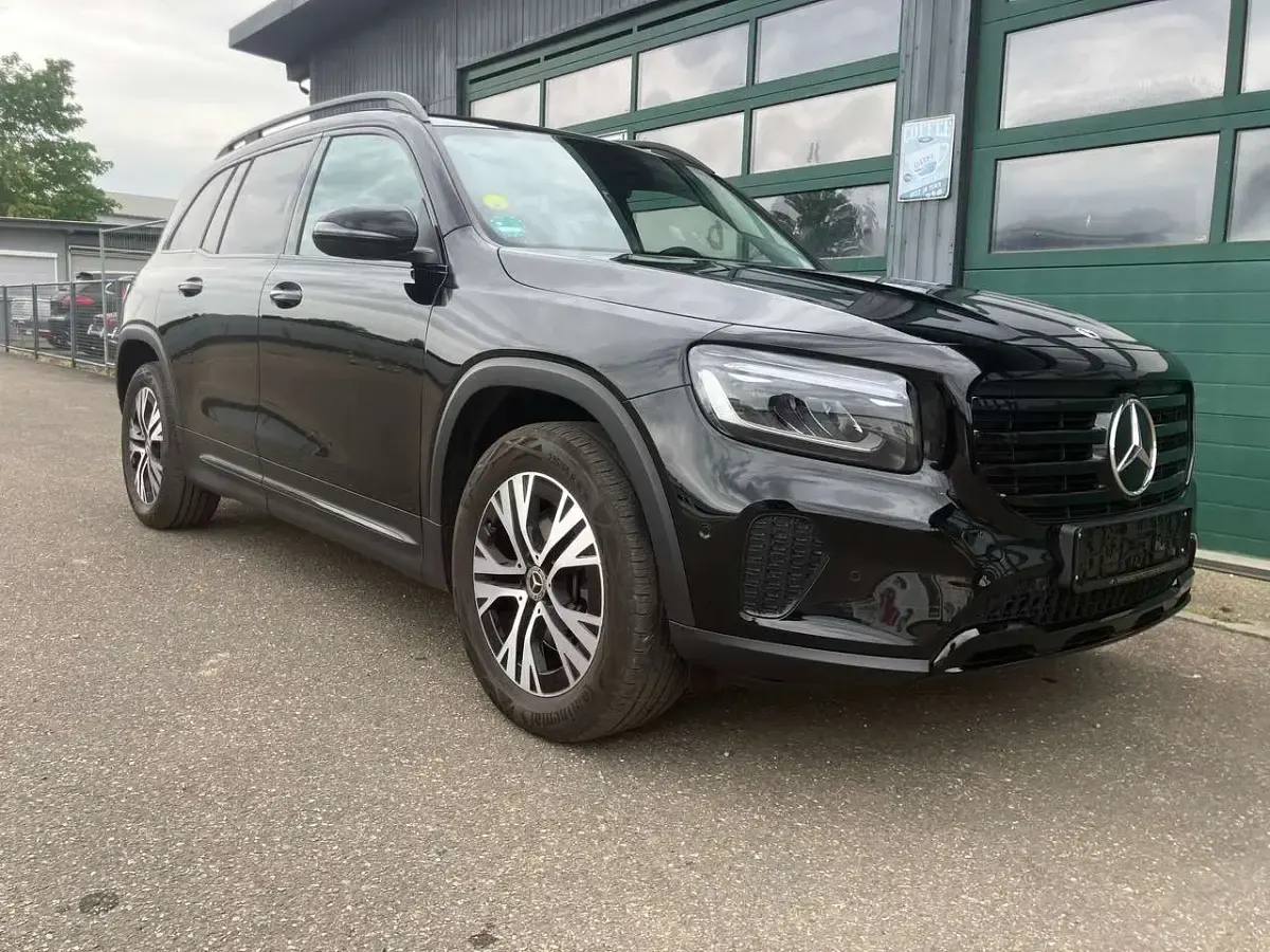 Gebraucht Mercedes GLB200 Night 150 PS (110 kW) 2024 Nachtschwarz  unilack SUV