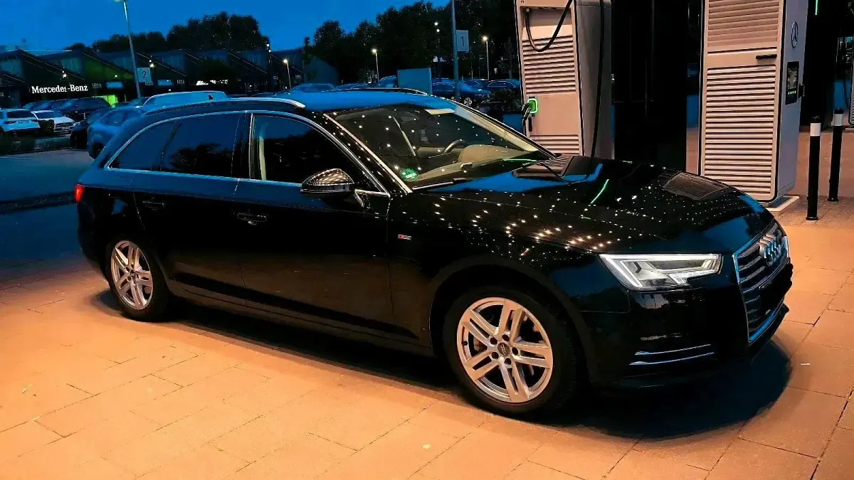 Second-hand Audi A4 S-Line 190 CP (139 kW) 2017 Negru Break