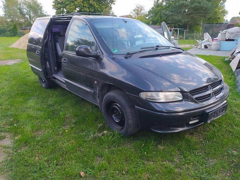 Schwarz Gebraucht 1999 Chrysler Grand Voyager Van / Kleinbus | 600 € - Bild 1/4
