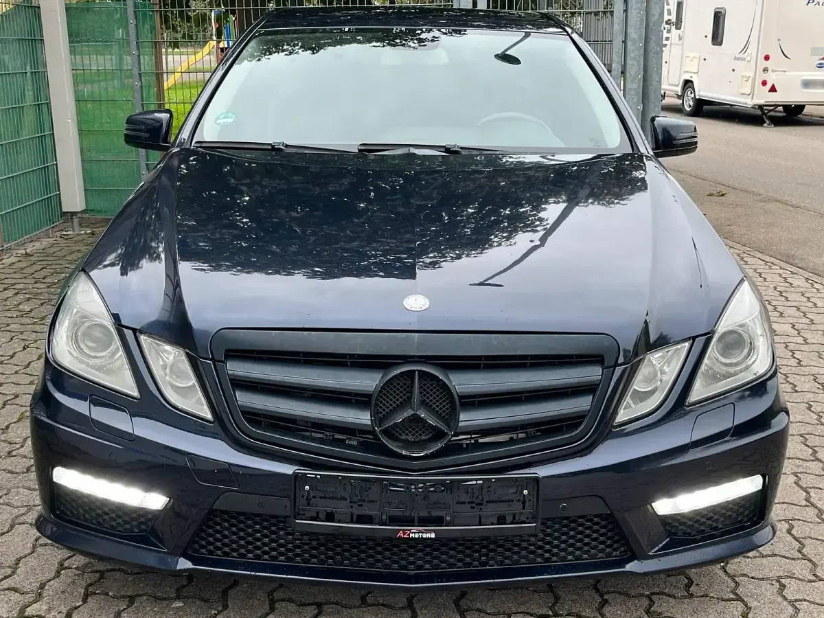 Gebraucht Mercedes E350 AMG line 265 PS (194 kW) 2010 Blau Limousine