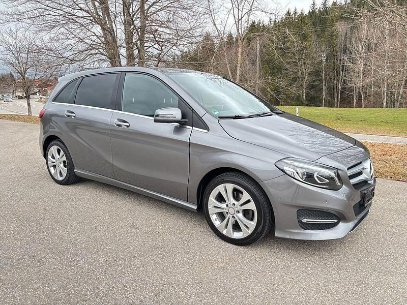 Gebraucht Mercedes B180 122 PS (89 kW) 2016 Grau Van / Kleinbus