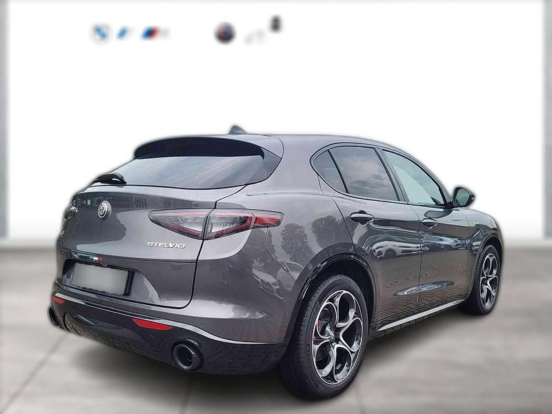 Metallic Gebraucht 2023 Alfa Romeo Stelvio Veloce SUV | 39.570 € (Fairer Preis) - Bild 1/4