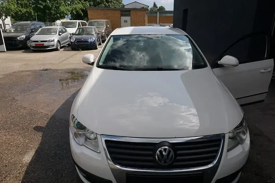 Gebraucht VW Passat Trendline 140 PS (102 kW) 2010 Weiß Limousine