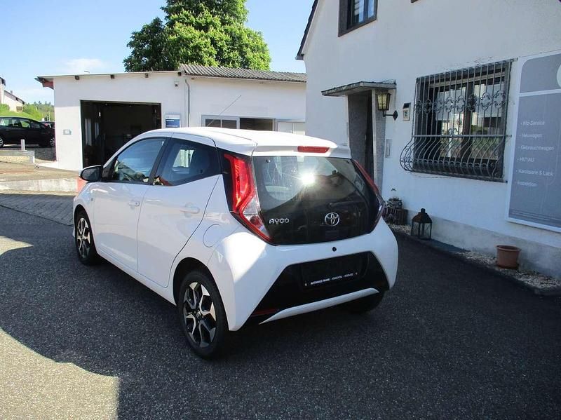 Gebraucht Toyota Aygo X-play 72 PS (52 kW) 2019 Weiß Kleinwagen