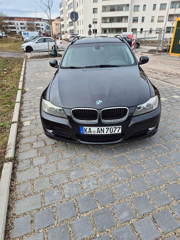 Schwarz Gebraucht 2010 BMW 318 Kombi | 2.200 € (Guter Preis) - Bild 1/4