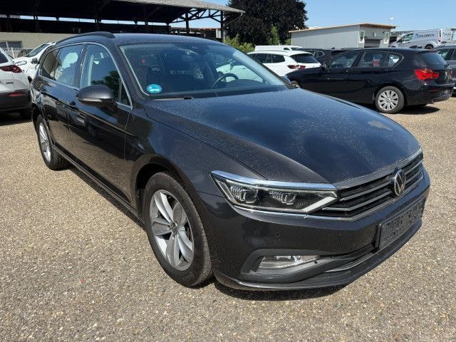 Grau Gebraucht 2021 VW Passat Business Limousine | 13.685 € (Guter Preis) - Bild 1/4
