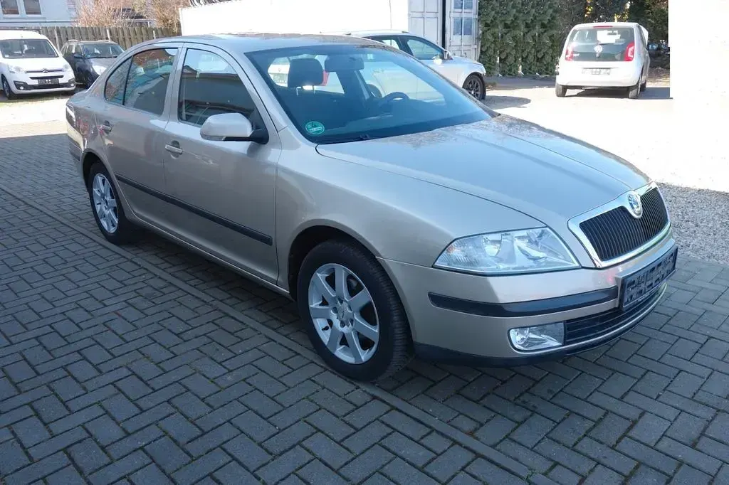 Gebraucht Skoda Octavia Ambiente 102 PS (75 kW) 2005 Beige Limousine