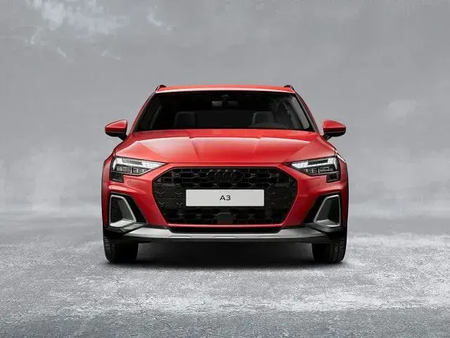Second-hand Audi A3 204 CP (150 kW) 2025 Roșu Berlinǎ