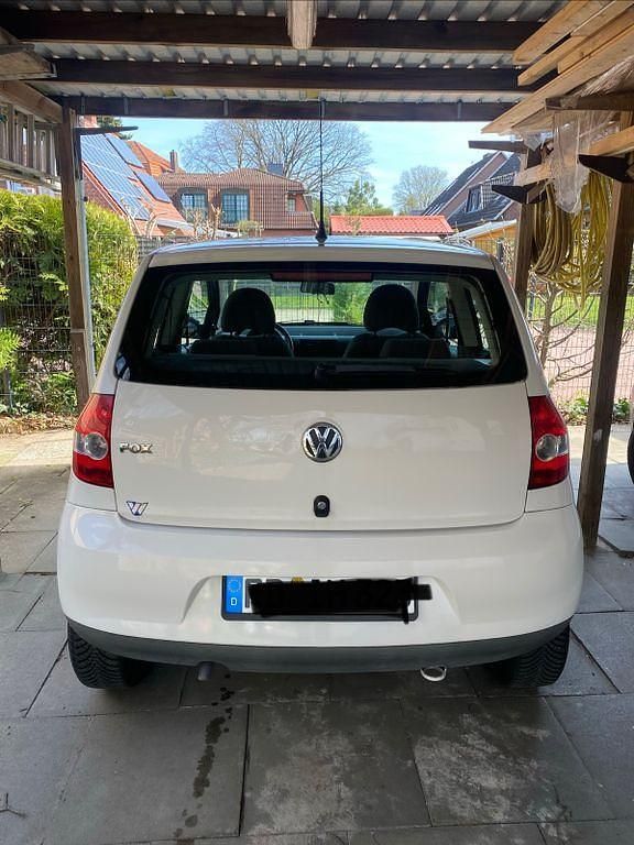 Gebraucht VW Fox 54 PS (39 kW) 2008 Weiß Kleinwagen