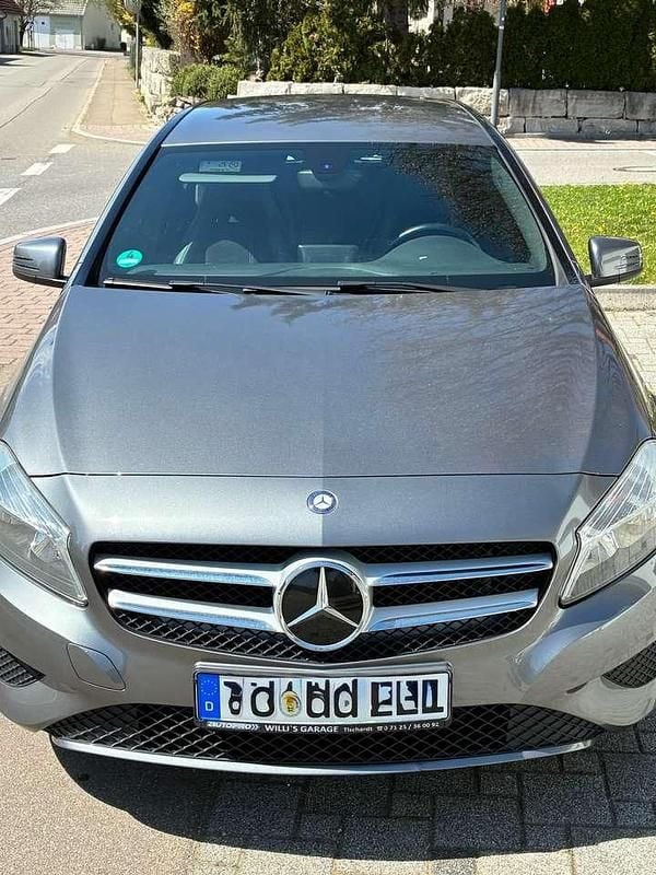 Gebraucht Mercedes A180 122 PS (89 kW) 2013 Silber Kleinwagen