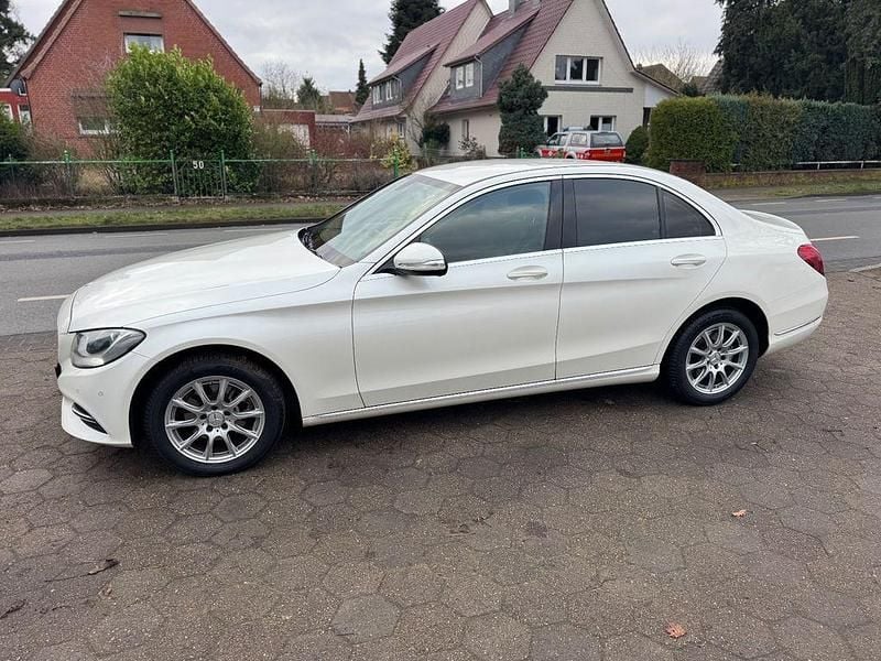 Weiß Gebraucht 2014 Mercedes C180 Limousine | 11.700 € (Guter Preis) - Bild 1/4