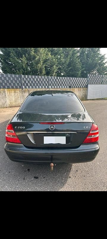 Schwarz Gebraucht 2003 Mercedes E200 Limousine | 3.200 € (Guter Preis) - Bild 1/4