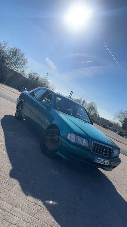 Gebraucht Mercedes C180 122 PS (89 kW) 1997 Grün Limousine