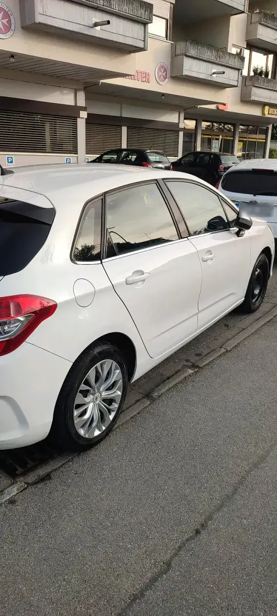 Gebraucht Citroën C4 90 PS (66 kW) 2013 Weiß Limousine