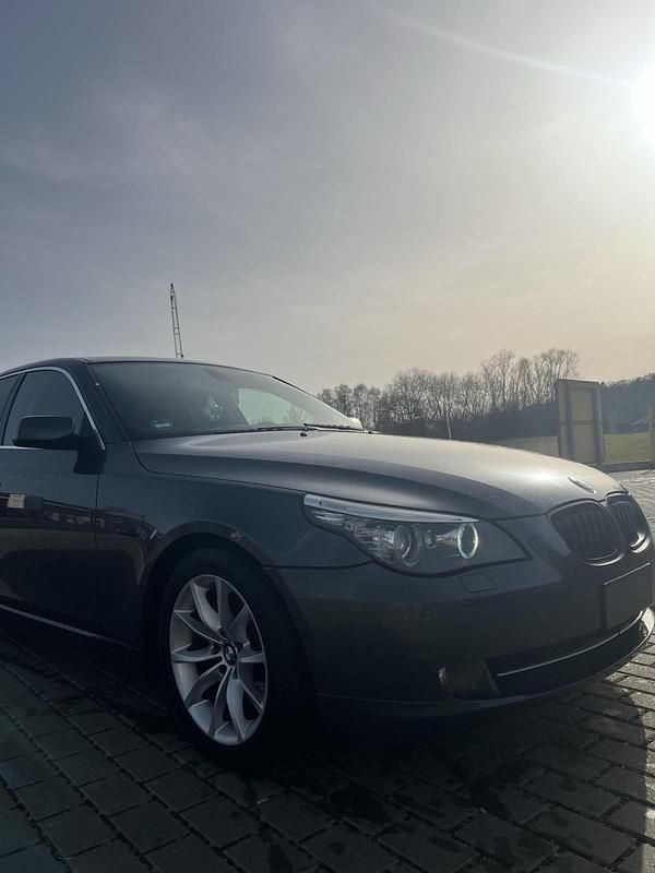 Gebraucht BMW 525 197 PS (144 kW) 2007 Grau Limousine