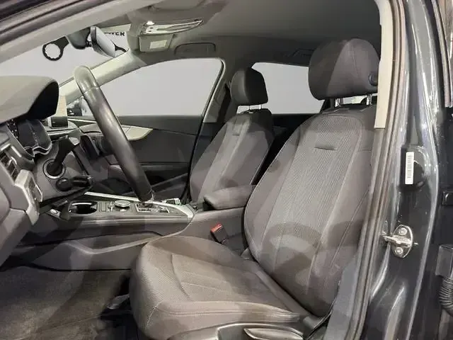 Używany Audi A4 Basis 150 KM (110 kW) 2017 Szary Kombi