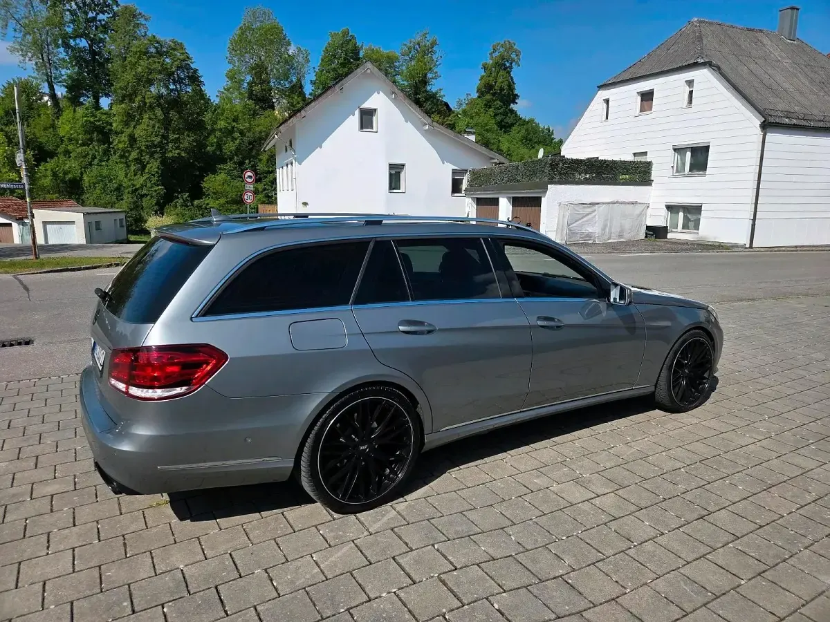Gebraucht Mercedes E220 170 PS (125 kW) 2014 Grau Kombi