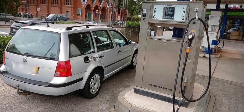 Silber Gebraucht 1999 VW Golf IV Kombi | 900 € (Superpreis) - Bild 1/4