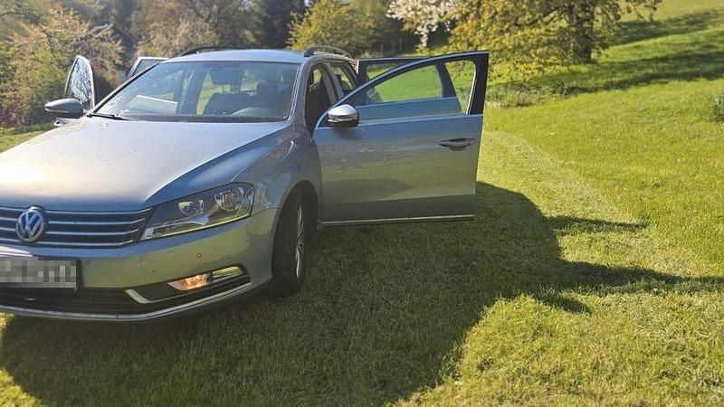 Second-hand VW Passat Edition 140 CP (102 kW) 2013 Albastru Break