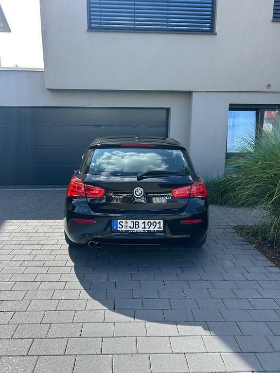 Schwarz Gebraucht 2018 BMW 120 Advantage Kleinwagen | 17.999 € (Fairer Preis) - Bild 1/4