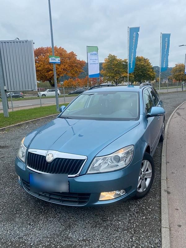Blau Gebraucht 2010 Skoda Octavia Kombi | 2.200 € (Superpreis) - Bild 1/4