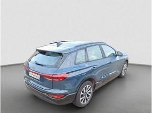 Gebraucht Audi Q6 e-tron Performance 225 kW (306 PS) 2024 Blau (plasmablau metallic) SUV