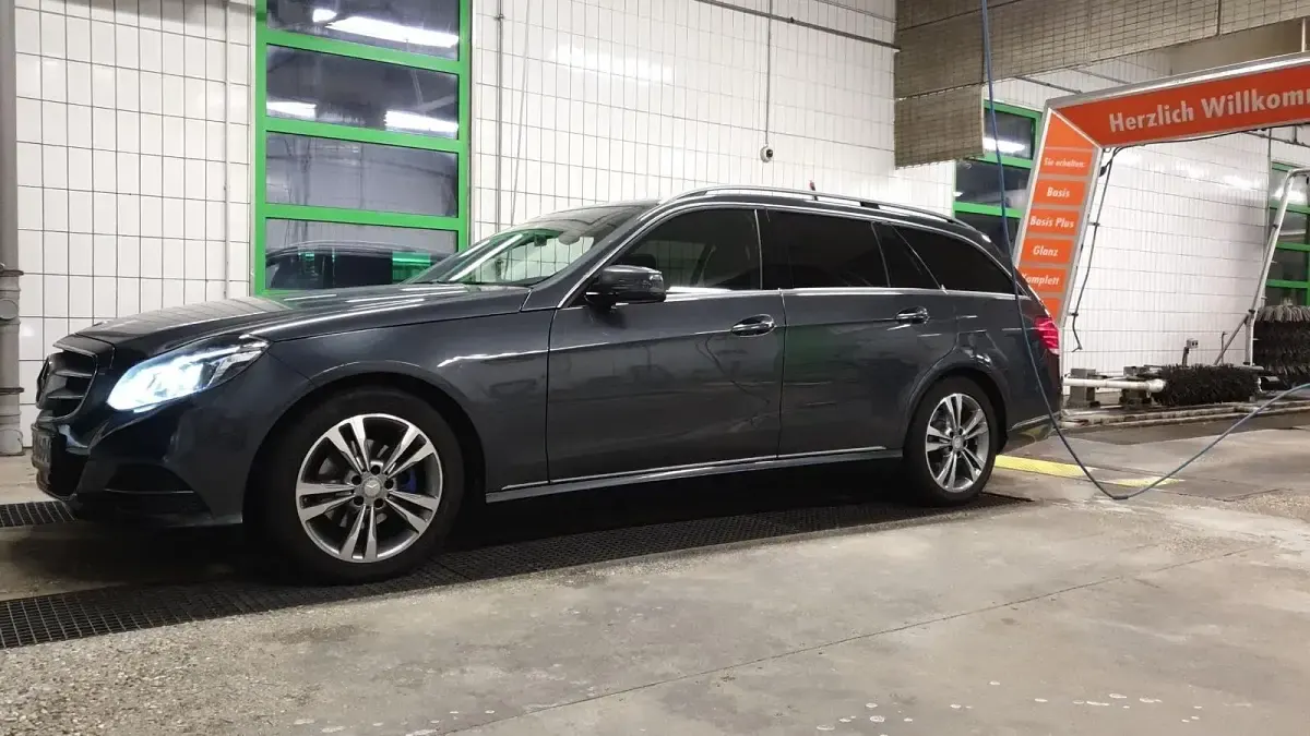 Gebraucht Mercedes E220 Avantgarde 170 PS (125 kW) 2015 Andere farben Kombi