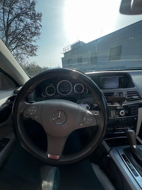 Gebraucht Mercedes E220 170 PS (125 kW) 2011 Braun Coupé