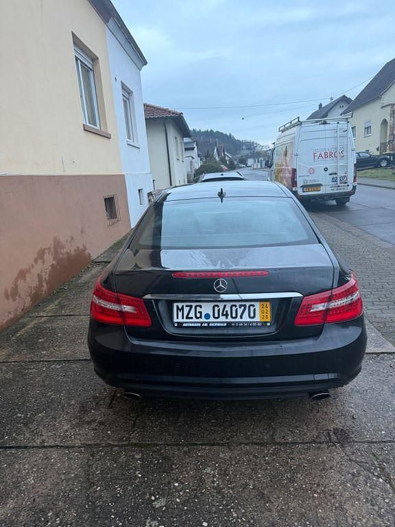 Gebraucht Mercedes E350 231 PS (169 kW) 2009 Schwarz Coupé