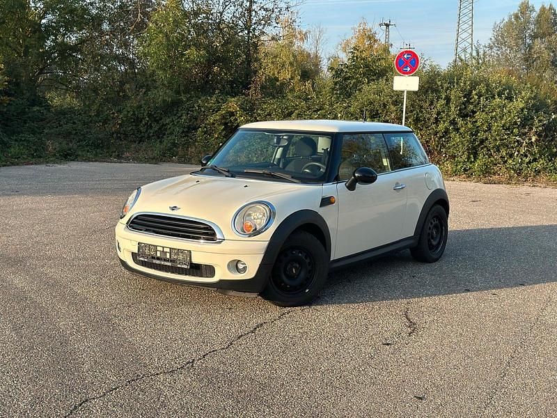 Weiß Gebraucht 2008 Mini ONE Kleinwagen | 3.350 € (Fairer Preis) - Bild 1/4