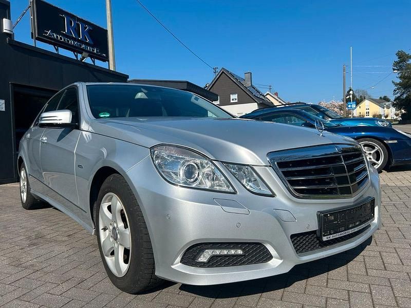 Gebraucht Mercedes E220 Avantgarde 170 PS (125 kW) 2010 Silber Limousine
