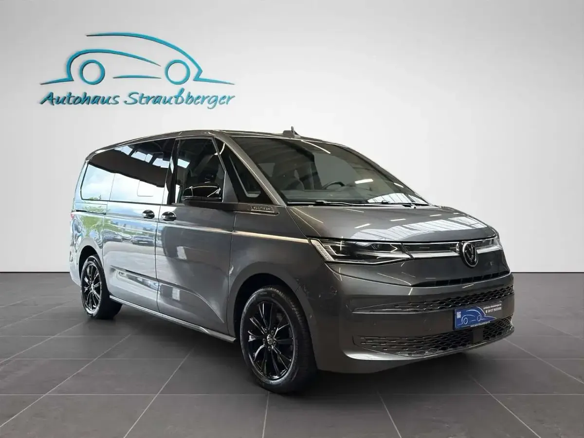 Gebraucht VW T7 Style 150 PS (110 kW) 2024 Grau Van