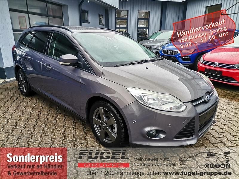 Brisbane braun (met.) Gebraucht 2011 Ford Focus Trend Limousine | 2.999 € (Superpreis) - Bild 1/4