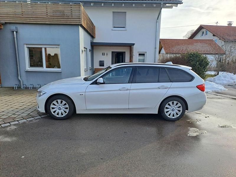 Gebraucht BMW 320 Sport Line 184 PS (135 kW) 2013 Weiß Kombi