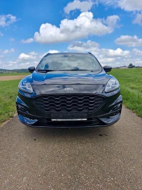 Gebraucht Ford Kuga ST-Line 224 PS (164 kW) 2021 Rot SUV