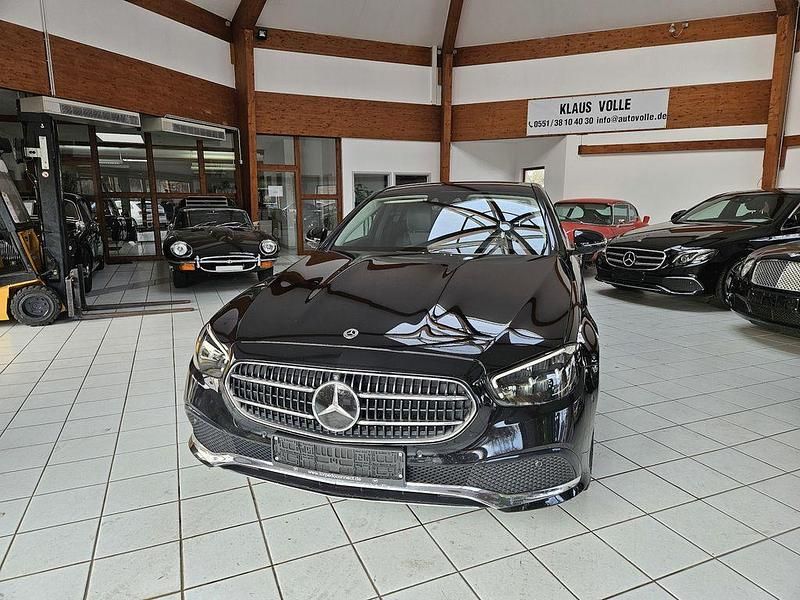 Schwarz Gebraucht 2021 Mercedes E220 Avantgarde Limousine | 32.850 € (Fairer Preis) - Bild 1/4