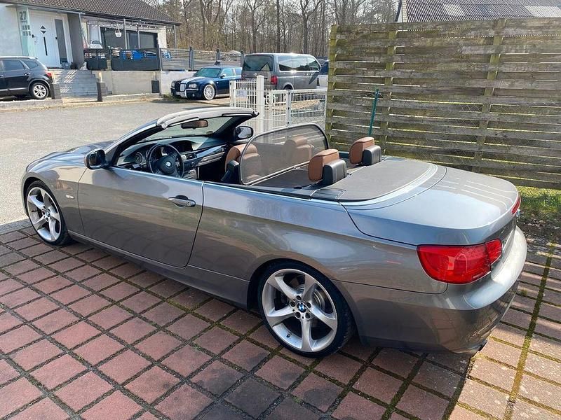 Gebraucht BMW 330 Cabriolet Performance 245 PS (180 kW) 2011 Grau Cabrio