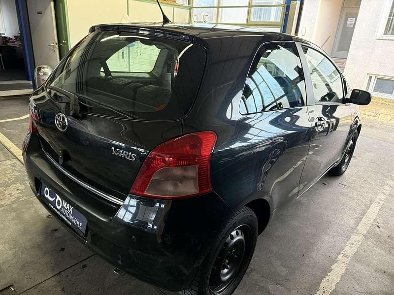 Gebraucht Toyota Yaris Executive 87 PS (63 kW) 2006 Black mica / ink Kleinwagen