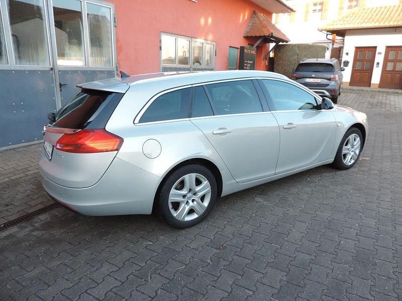 Gebraucht Opel Insignia Design Edition 131 PS (96 kW) 2011 Gold Kombi