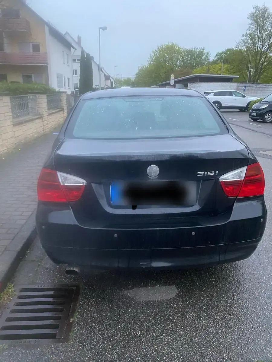Gebraucht BMW 318 Basis 105 PS (77 kW) 2005 Schwarz Kleinwagen