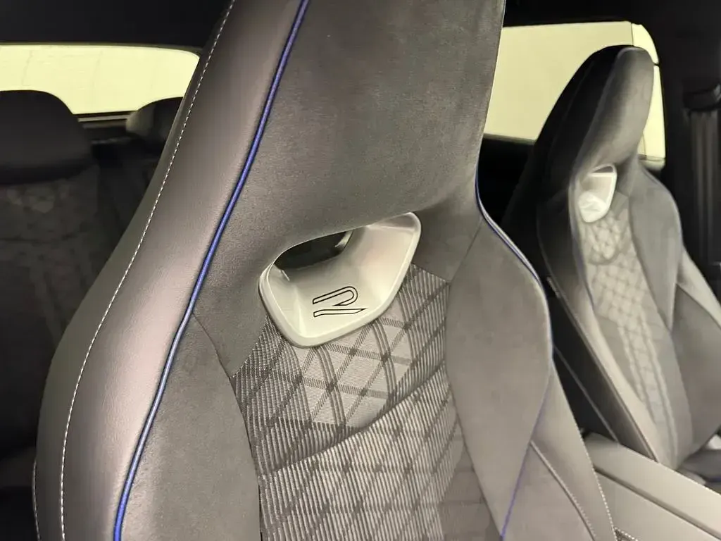 Gebraucht VW Passat R-line 272 PS (200 kW) 2026 Grau Kombi