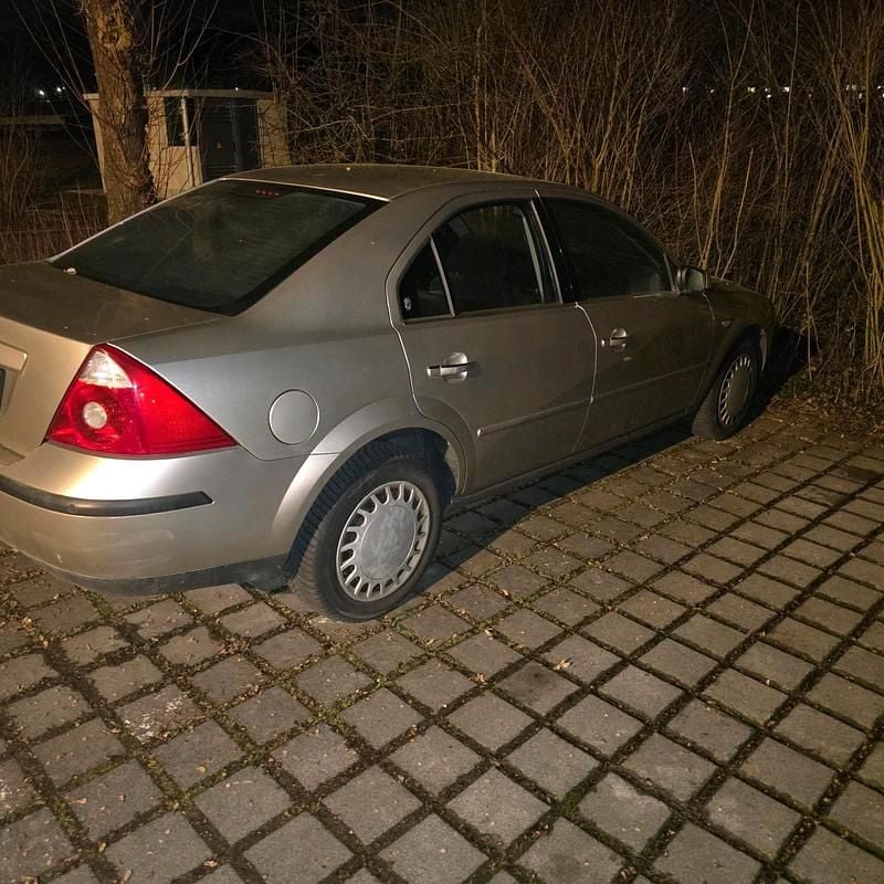 Gebraucht Ford Mondeo 145 PS (106 kW) 2004 Andere farben Limousine