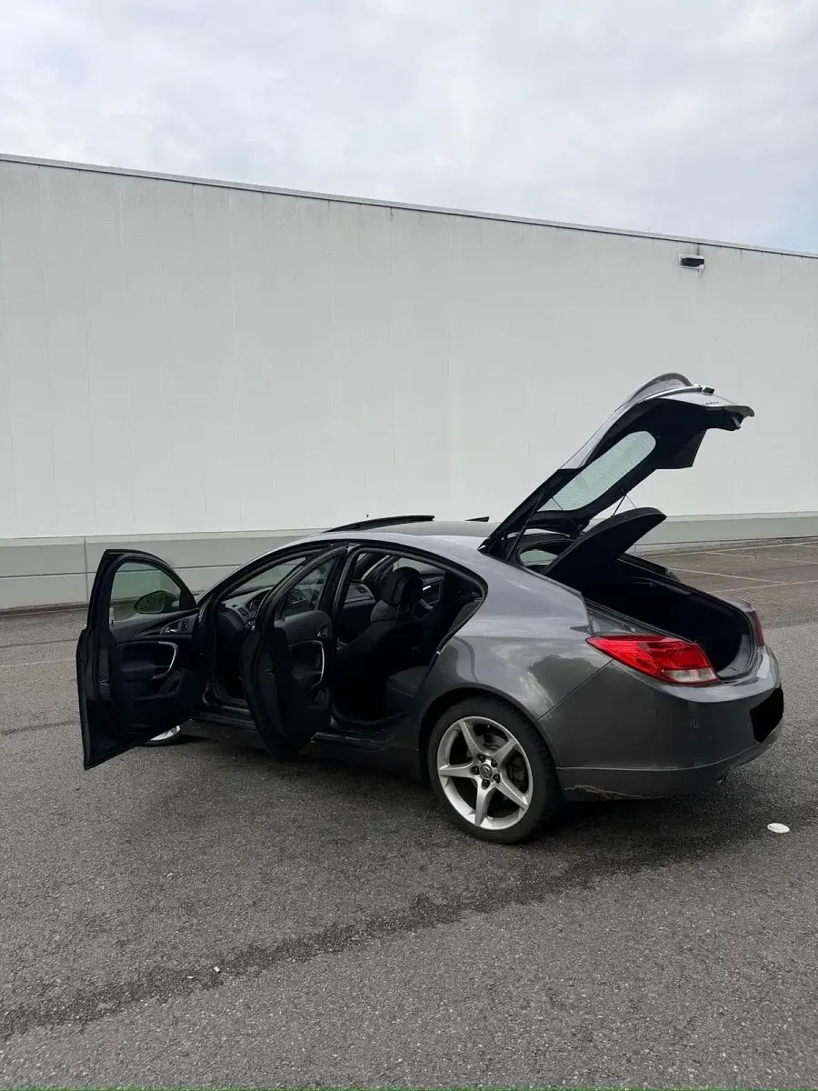Gebraucht Opel Insignia 160 PS (117 kW) 2010 Grau Limousine
