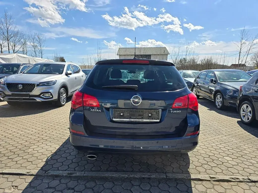 Gebraucht Opel Astra 140 PS (102 kW) 2012 Blau Kombi