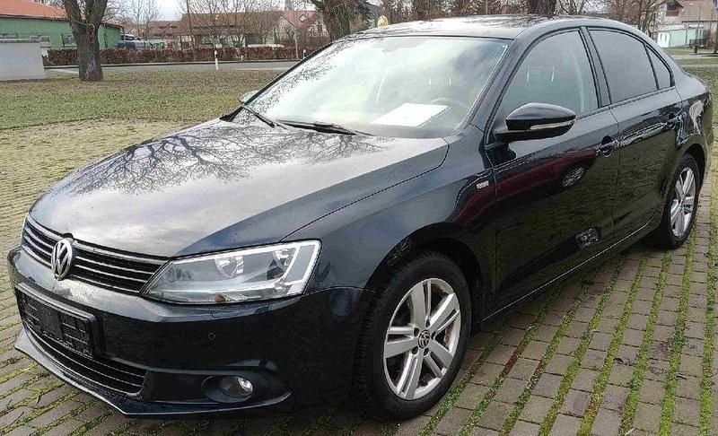 Gebraucht VW Jetta Match 122 PS (89 kW) 2012 Schwarz Limousine