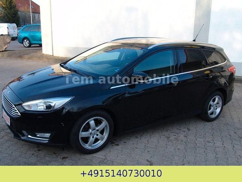 Gebraucht Ford Focus Titanium 125 PS (91 kW) 2015 Schwarz Kombi