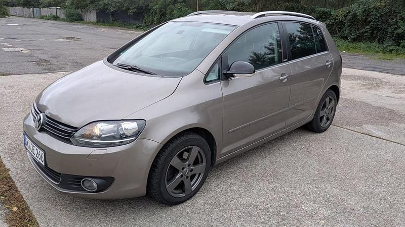 Braun Gebraucht 2011 VW Golf Plus Trendline Van / Kleinbus | 6.900 € (Guter Preis) - Bild 1/4