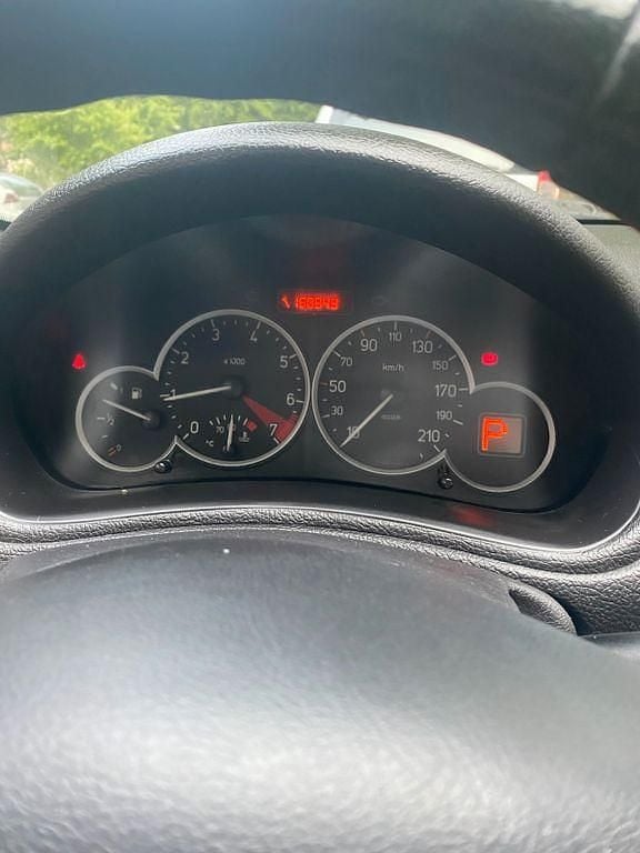 Silber Gebraucht 2004 Peugeot 206 CC Roland Garros Cabrio | 2.850 € (Fairer Preis) - Bild 1/4